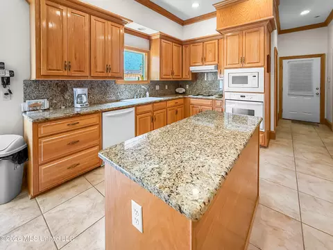Kitchen - 313 Lasalle Ct, Flowood, MS 39232 photo 4 of 4