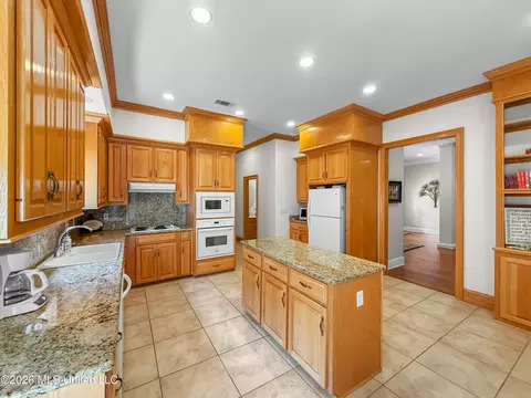 Kitchen - 313 Lasalle Ct, Flowood, MS 39232 photo 2 of 4