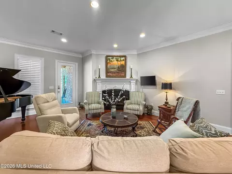 Living - 313 Lasalle Ct, Flowood, MS 39232 photo 2 of 3