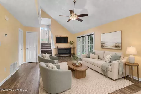 Living - 109 S Wright Ave, Long Beach, MS 39560 photo 3 of 6