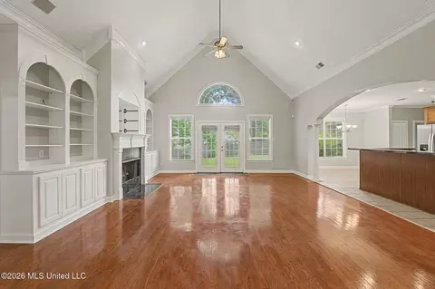 Living - 800 Cedar Xing, Hernando, MS 38632 photo 1 of 4