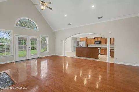 Living - 800 Cedar Xing, Hernando, MS 38632 photo 3 of 4