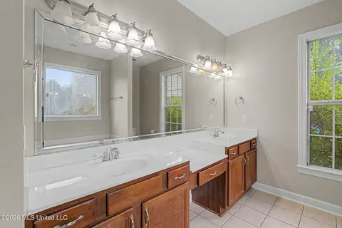 Bath - 800 Cedar Xing, Hernando, MS 38632 photo 1 of 4