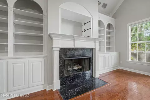 Living - 800 Cedar Xing, Hernando, MS 38632 photo 4 of 4