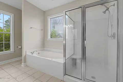 Bath - 800 Cedar Xing, Hernando, MS 38632 photo 2 of 4
