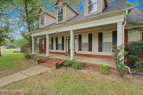 Exterior - 800 Cedar Xing, Hernando, MS 38632 photo 3 of 5