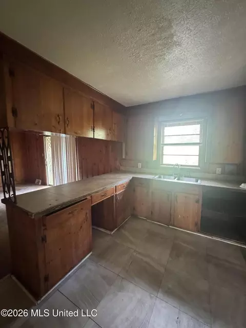 Kitchen - 245 Shady Cir, Jackson, MS 39204 photo 3 of 3