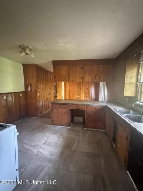 Kitchen - 245 Shady Cir, Jackson, MS 39204 photo 2 of 3