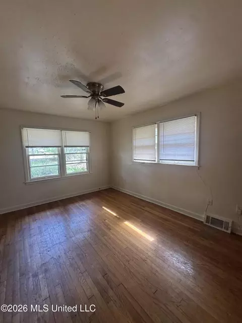 Living - 245 Shady Cir, Jackson, MS 39204 photo 4 of 4