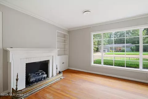 Living - 1037 Cedar Hill Dr, Jackson, MS 39206 photo 2 of 5