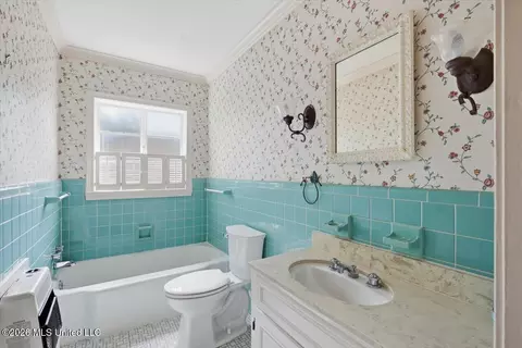 Bath - 1037 Cedar Hill Dr, Jackson, MS 39206 photo 4 of 4