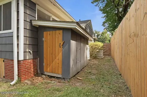 Exterior - 1037 Cedar Hill Dr, Jackson, MS 39206 photo 10 of 11