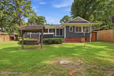 Exterior - 1037 Cedar Hill Dr, Jackson, MS 39206 photo 6 of 11