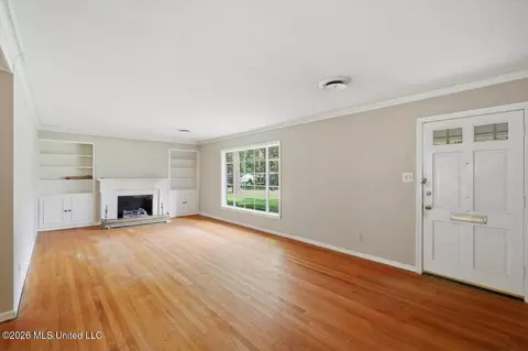 Living - 1037 Cedar Hill Dr, Jackson, MS 39206 photo 1 of 5