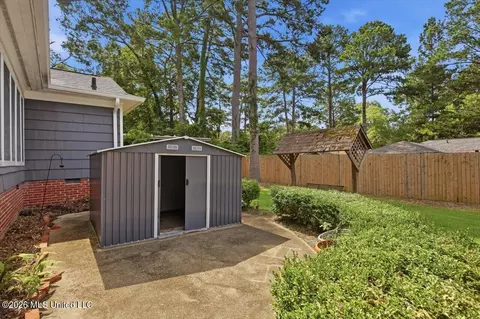 Exterior - 1037 Cedar Hill Dr, Jackson, MS 39206 photo 9 of 11