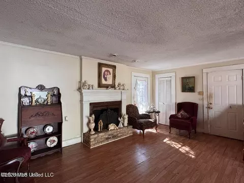 Living - 2930 Dantzler St, Moss Point, MS 39563 photo 3 of 6