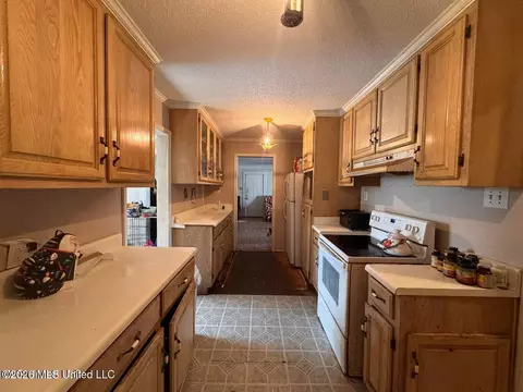 Kitchen - 2930 Dantzler St, Moss Point, MS 39563 photo 3 of 6