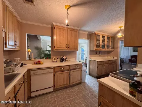 Kitchen - 2930 Dantzler St, Moss Point, MS 39563 photo 4 of 6