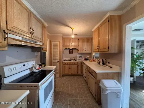Kitchen - 2930 Dantzler St, Moss Point, MS 39563 photo 1 of 6