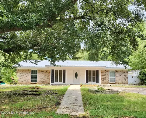 1318 Parktown Dr, Ocean Springs, MS 39564