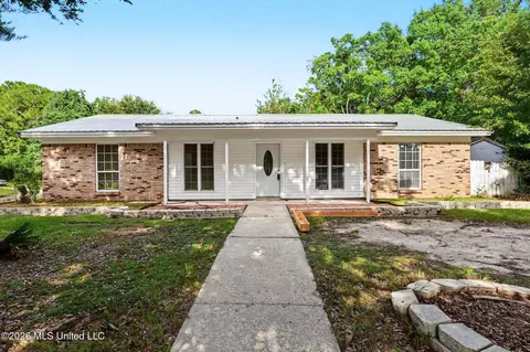 1318 Parktown Dr, Ocean Springs, MS 39564