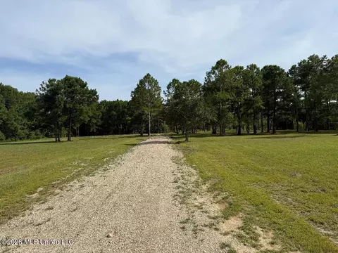 6024 Addie Ln, Bay Saint Louis, MS 39520