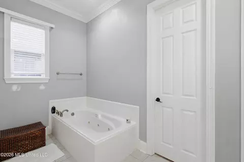 Bath - 4610 Maurey Rd, Jackson, MS 39211 photo 3 of 6