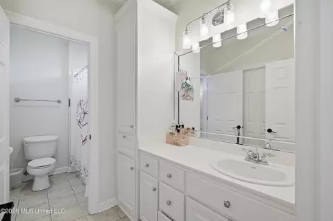 Bath - 4610 Maurey Rd, Jackson, MS 39211 photo 6 of 6