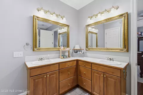 Bath - 4610 Maurey Rd, Jackson, MS 39211 photo 1 of 6