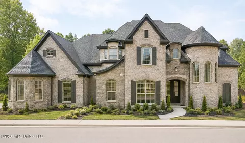 349 Poplar Ln, Holly Springs, MS 38635