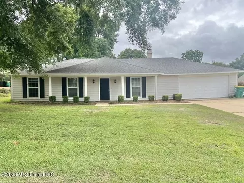 310 Longmeadow Dr, Ridgeland, MS 39157