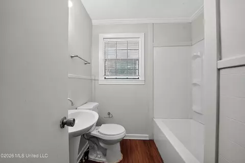 Bath - 428 Northside Cir, Jackson, MS 39206 photo 2 of 4
