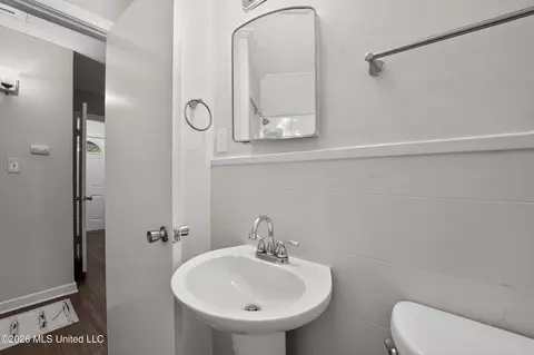 Bath - 428 Northside Cir, Jackson, MS 39206 photo 3 of 4