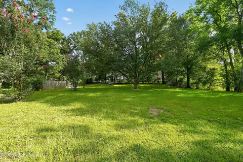 Exterior - 428 Northside Cir, Jackson, MS 39206 photo 3 of 5