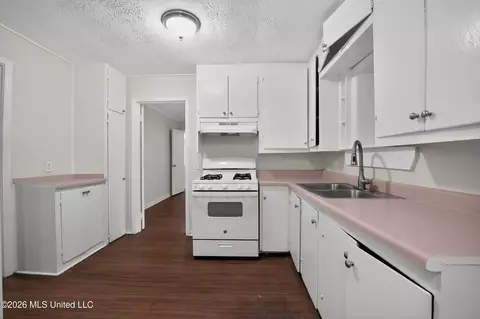 Entry Way - 428 Northside Cir, Jackson, MS 39206 photo 2 of 2