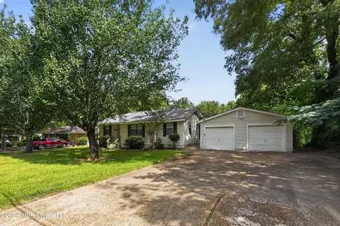 Exterior - 428 Northside Cir, Jackson, MS 39206 photo 4 of 5