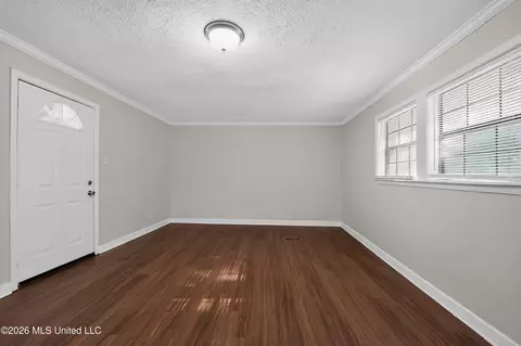 Living - 428 Northside Cir, Jackson, MS 39206 photo 3 of 6