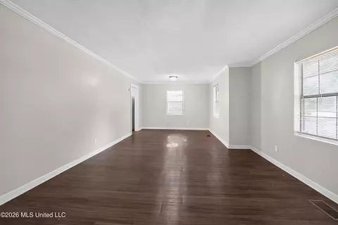 Living - 428 Northside Cir, Jackson, MS 39206 photo 1 of 6