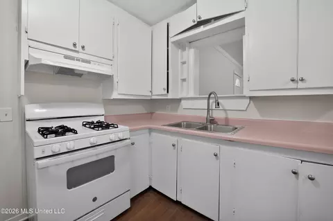 Kitchen - 428 Northside Cir, Jackson, MS 39206 photo 1 of 1