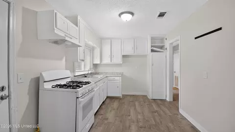 Kitchen - 120 Wacker Dr, Jackson, MS 39206 photo 1 of 1