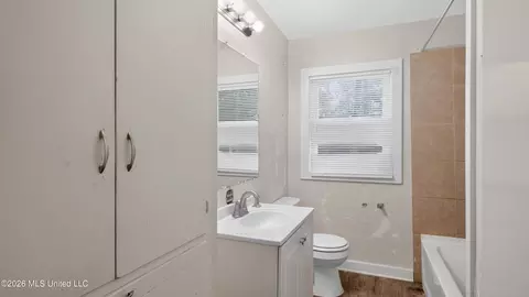 Bath - 120 Wacker Dr, Jackson, MS 39206 photo 1 of 1