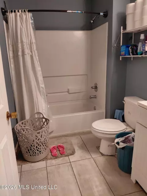 Bath - 2354 Belvedere Dr, Jackson, MS 39204 photo 6 of 6