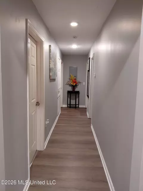 Entry Way - 2354 Belvedere Dr, Jackson, MS 39204 photo 2 of 3