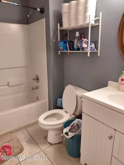 Bath - 2354 Belvedere Dr, Jackson, MS 39204 photo 4 of 6