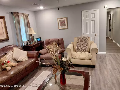 Entry Way - 2354 Belvedere Dr, Jackson, MS 39204 photo 1 of 3
