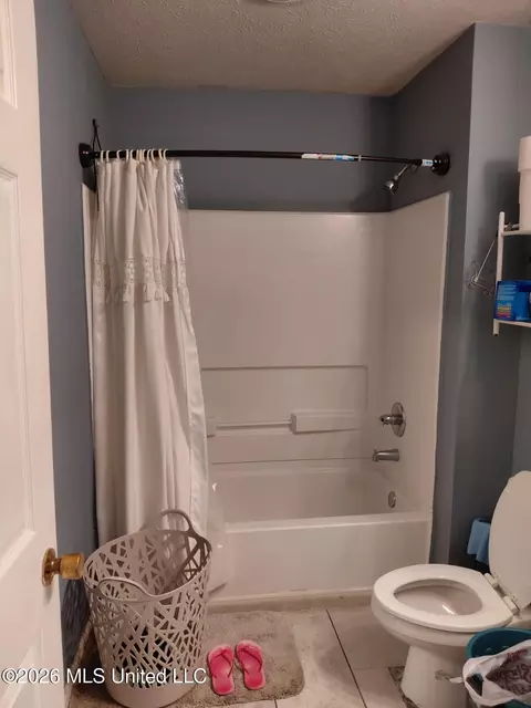 Bath - 2354 Belvedere Dr, Jackson, MS 39204 photo 5 of 6