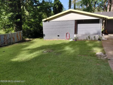Exterior - 2354 Belvedere Dr, Jackson, MS 39204 photo 2 of 4