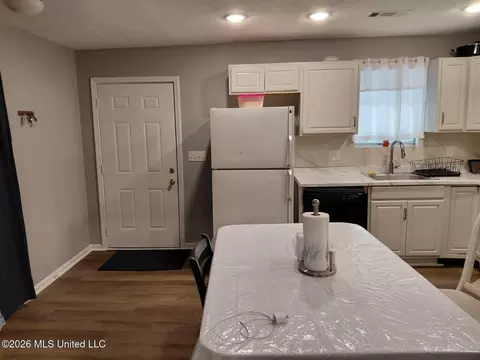 Entry Way - 2354 Belvedere Dr, Jackson, MS 39204 photo 3 of 3