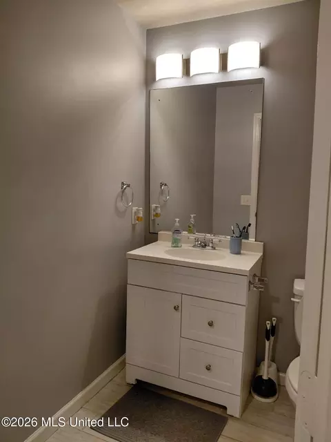 Bath - 2354 Belvedere Dr, Jackson, MS 39204 photo 3 of 6