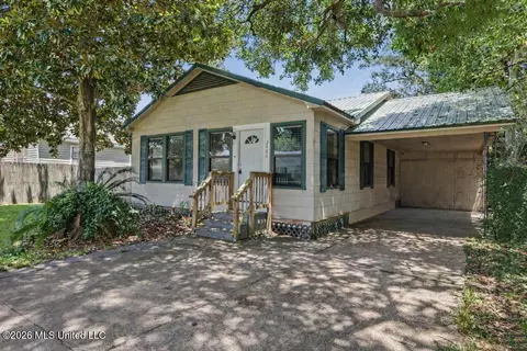 2406 8th St, Pascagoula, MS 39567
